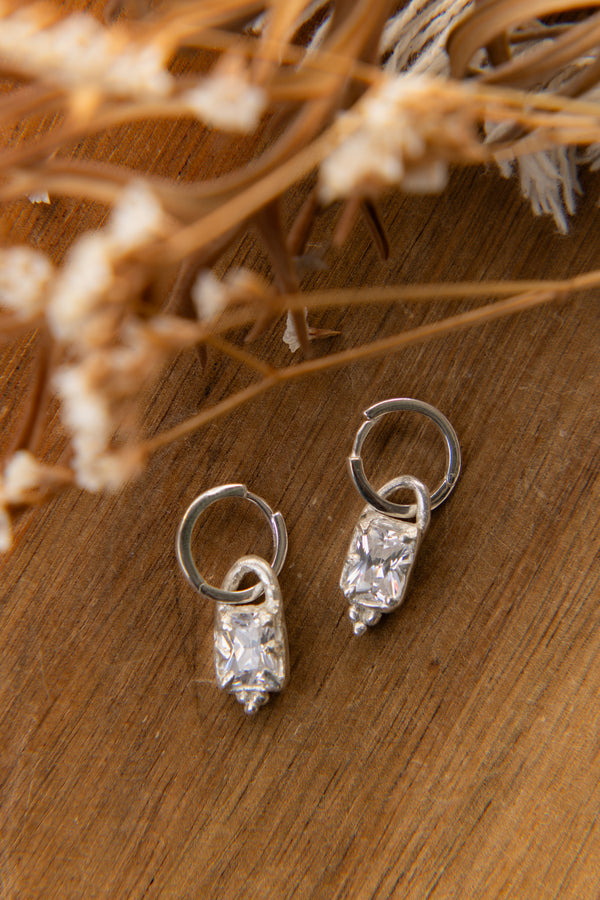 Clear Earrings - 2 - daisy doe