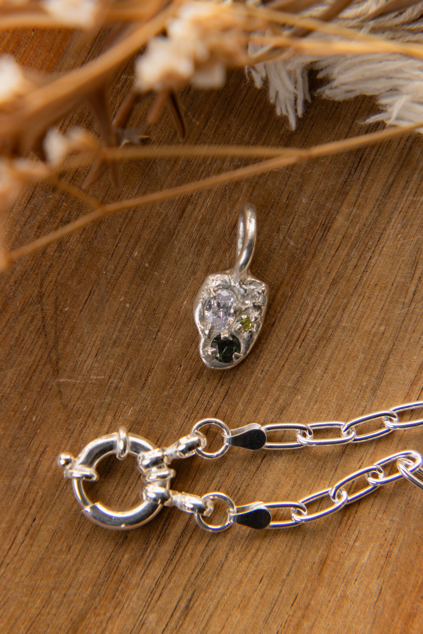 Mossgreen stone Pendant top with Chanky Chain Necklace