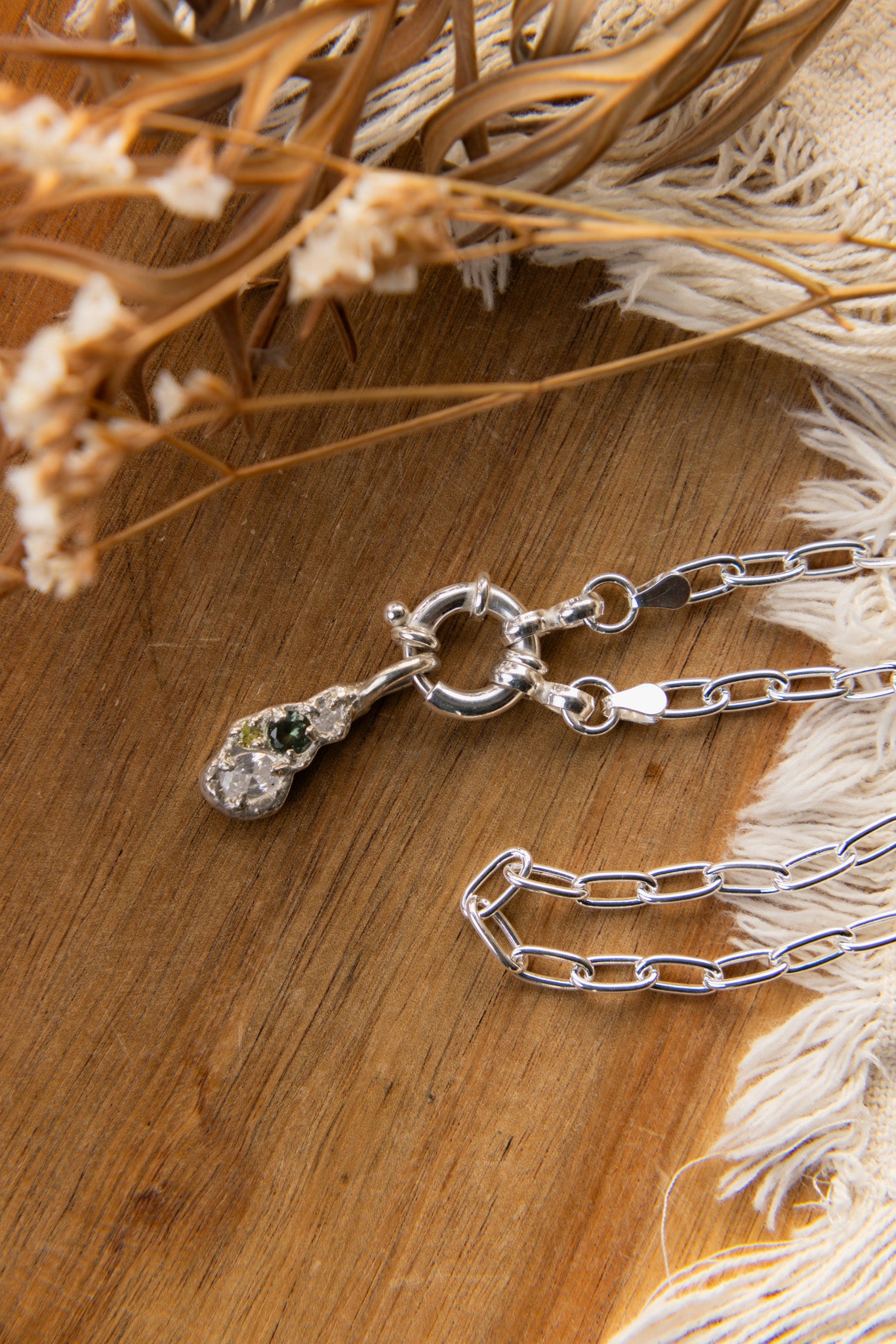 Mossgreen stone Pendant top with Chanky Chain Necklace B