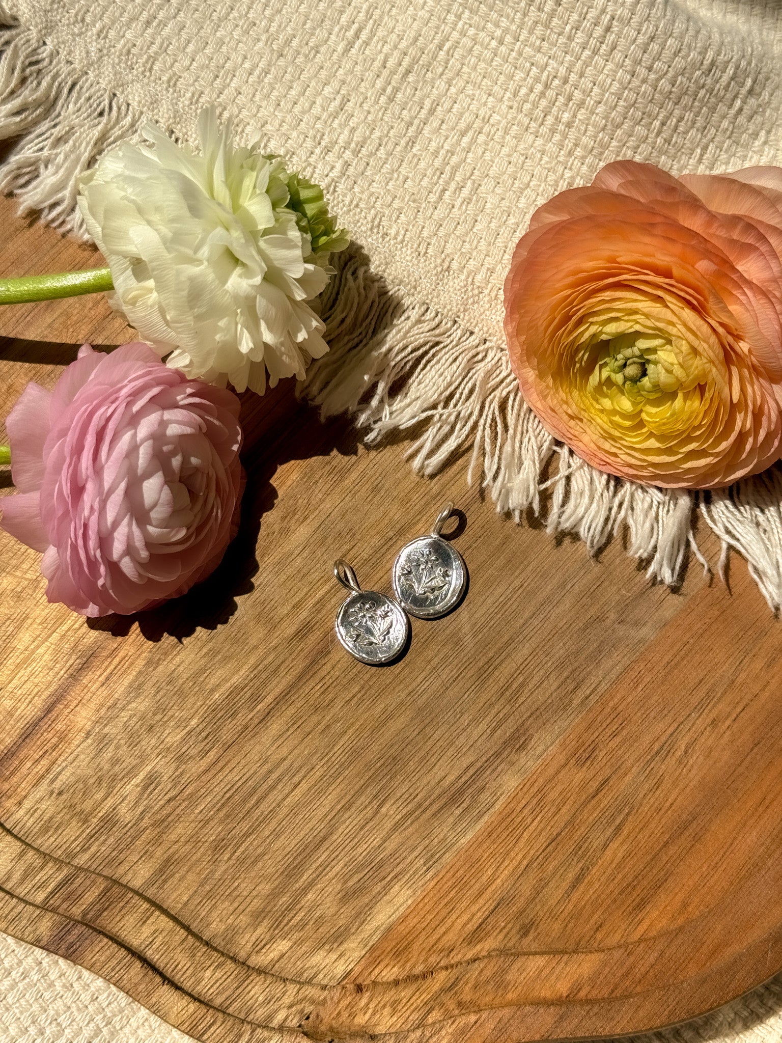 Flower bouquet Coin Pendant top - B