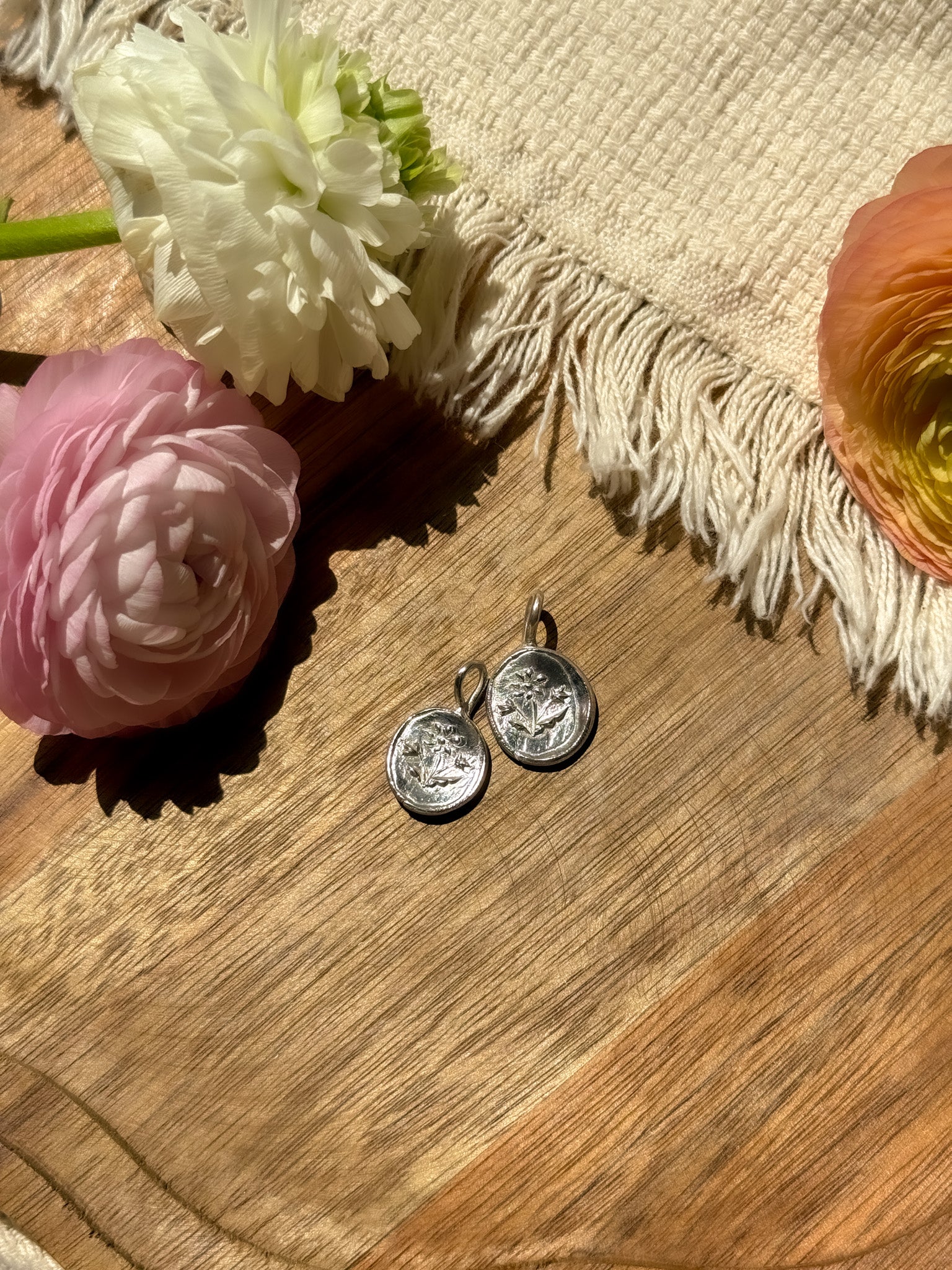 Flower bouquet Coin Pendant top - B