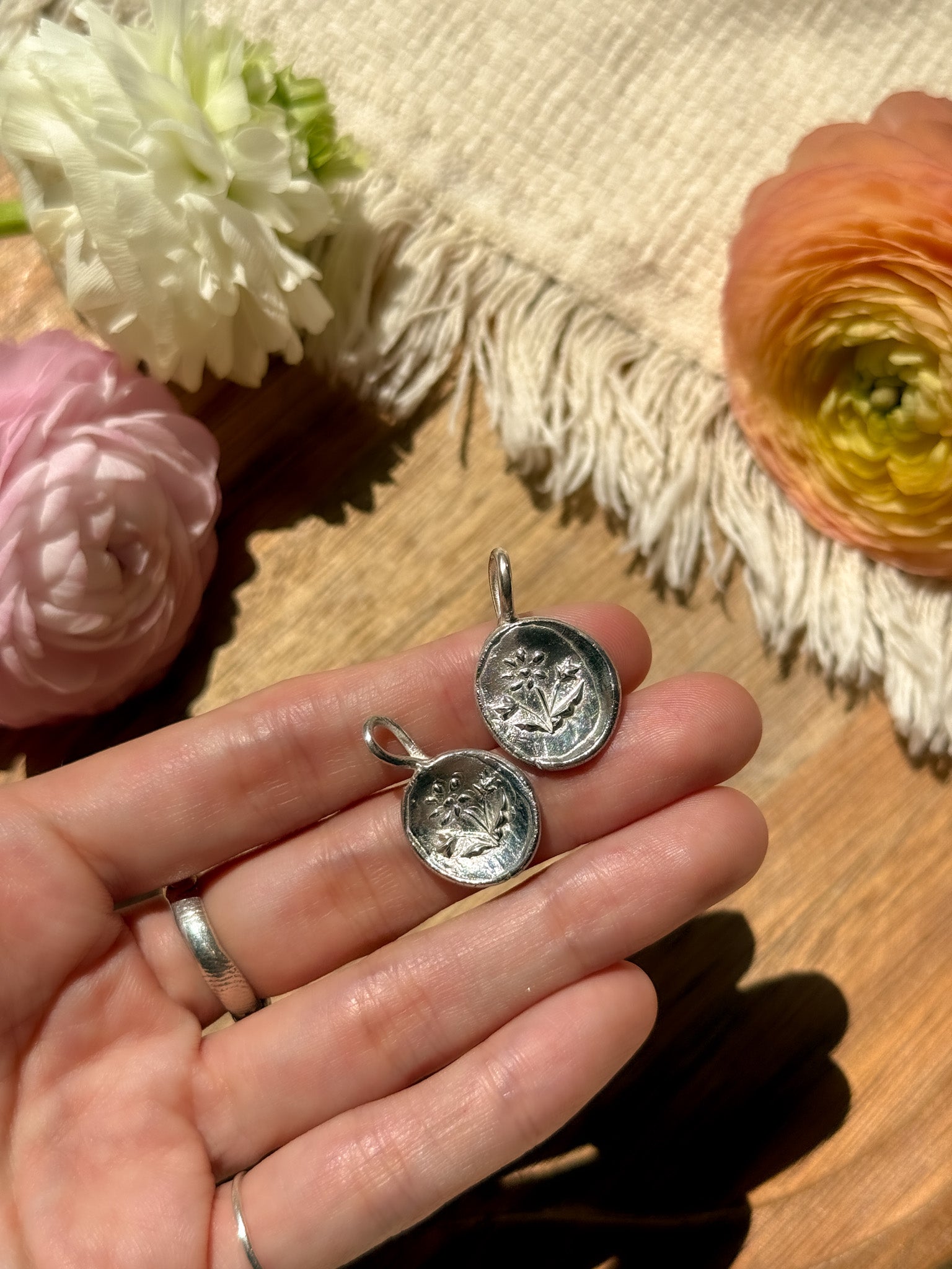 Flower bouquet Coin Pendant top - B
