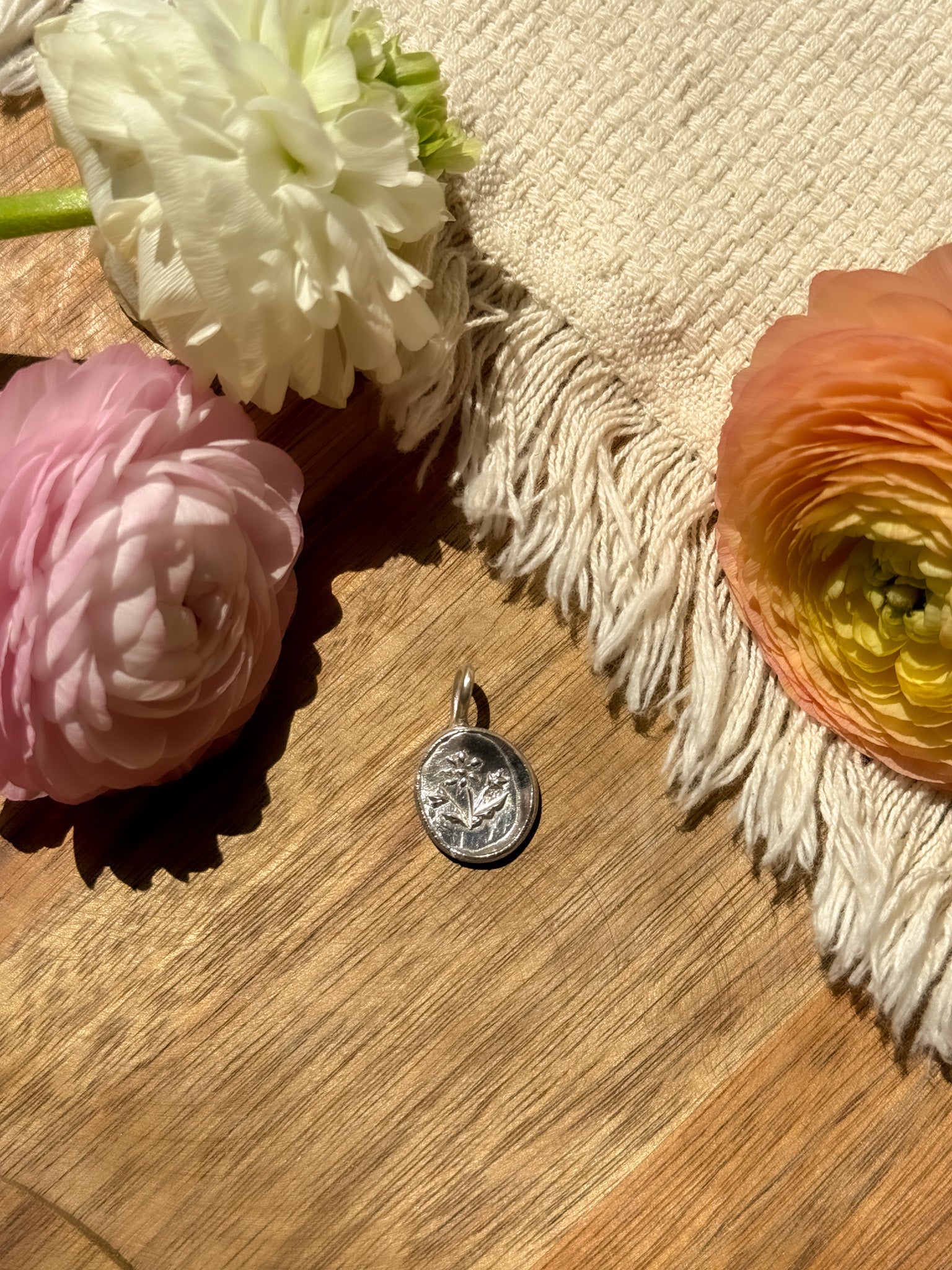 Flower bouquet Coin Pendant top - A