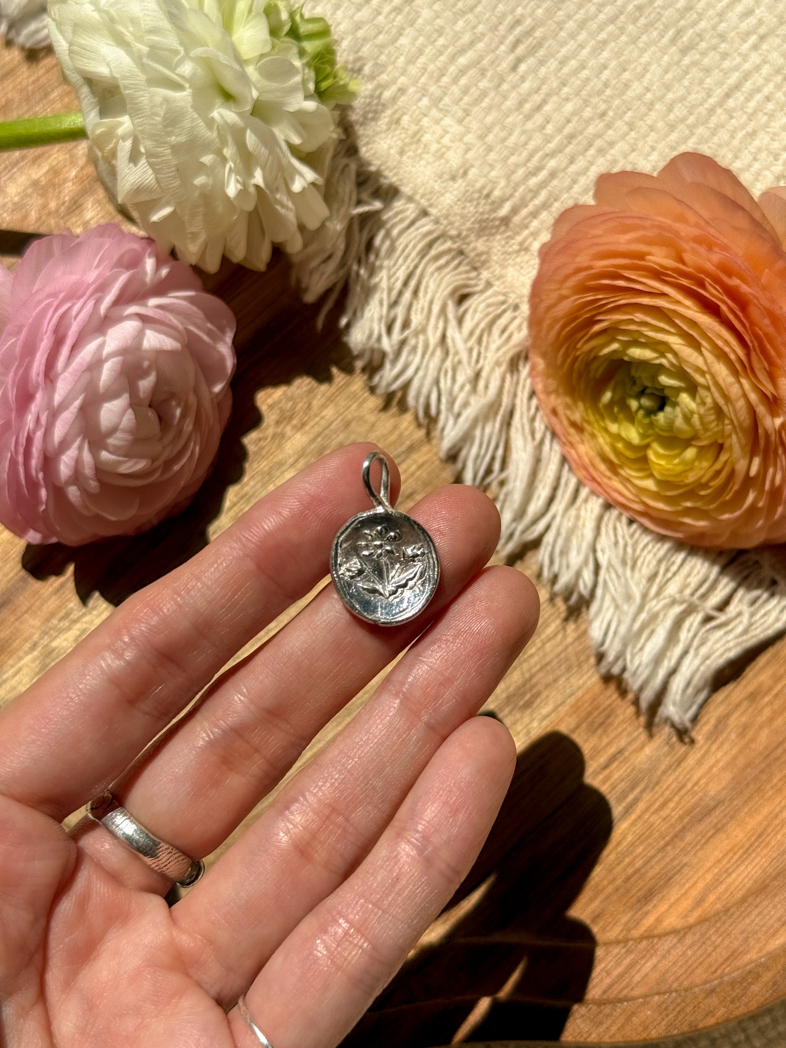 Flower bouquet Coin Pendant top - B