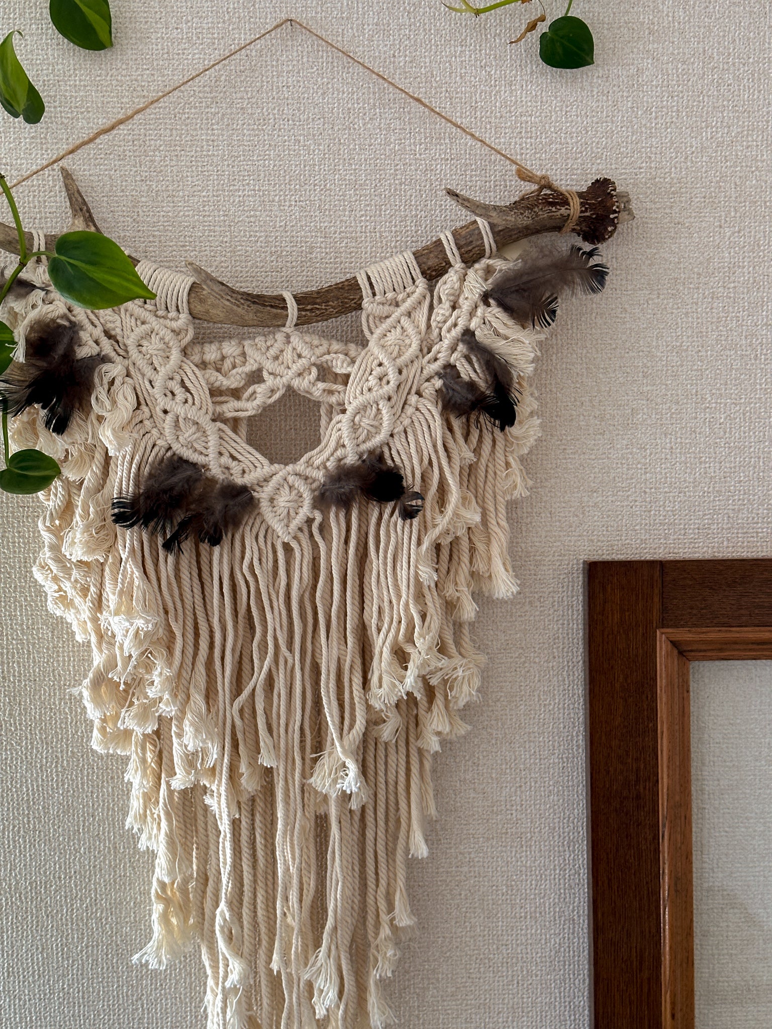 Macrame Tapestry - Deer horn, Feather