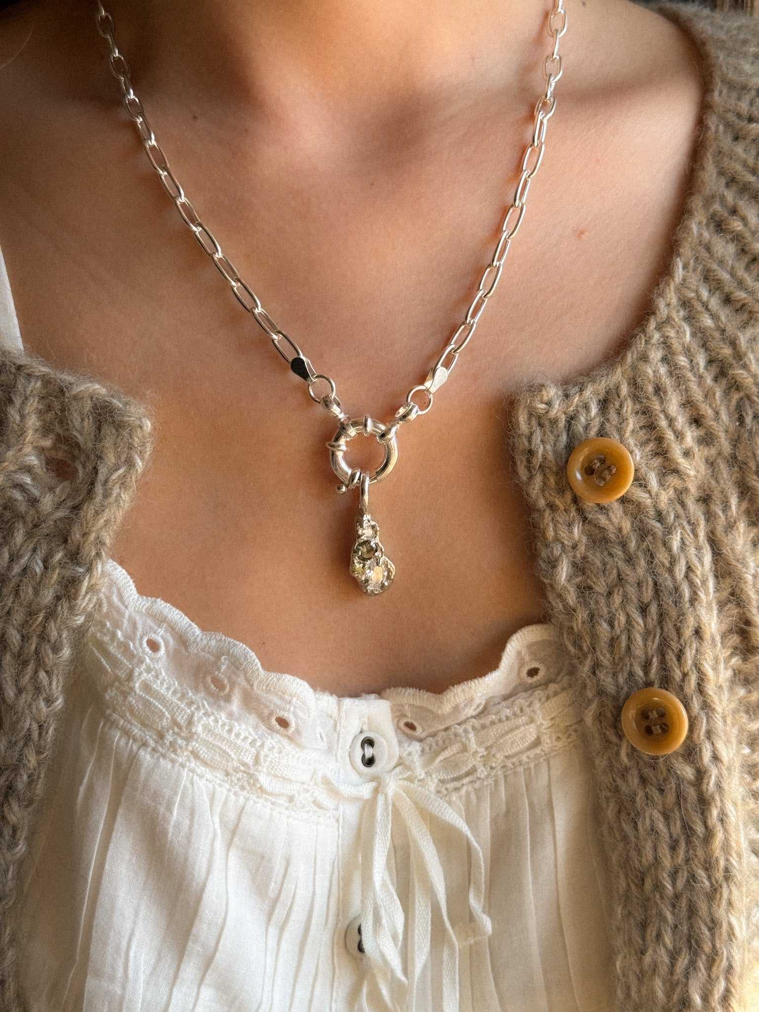 Mossgreen stone Pendant top with Chanky Chain Necklace B