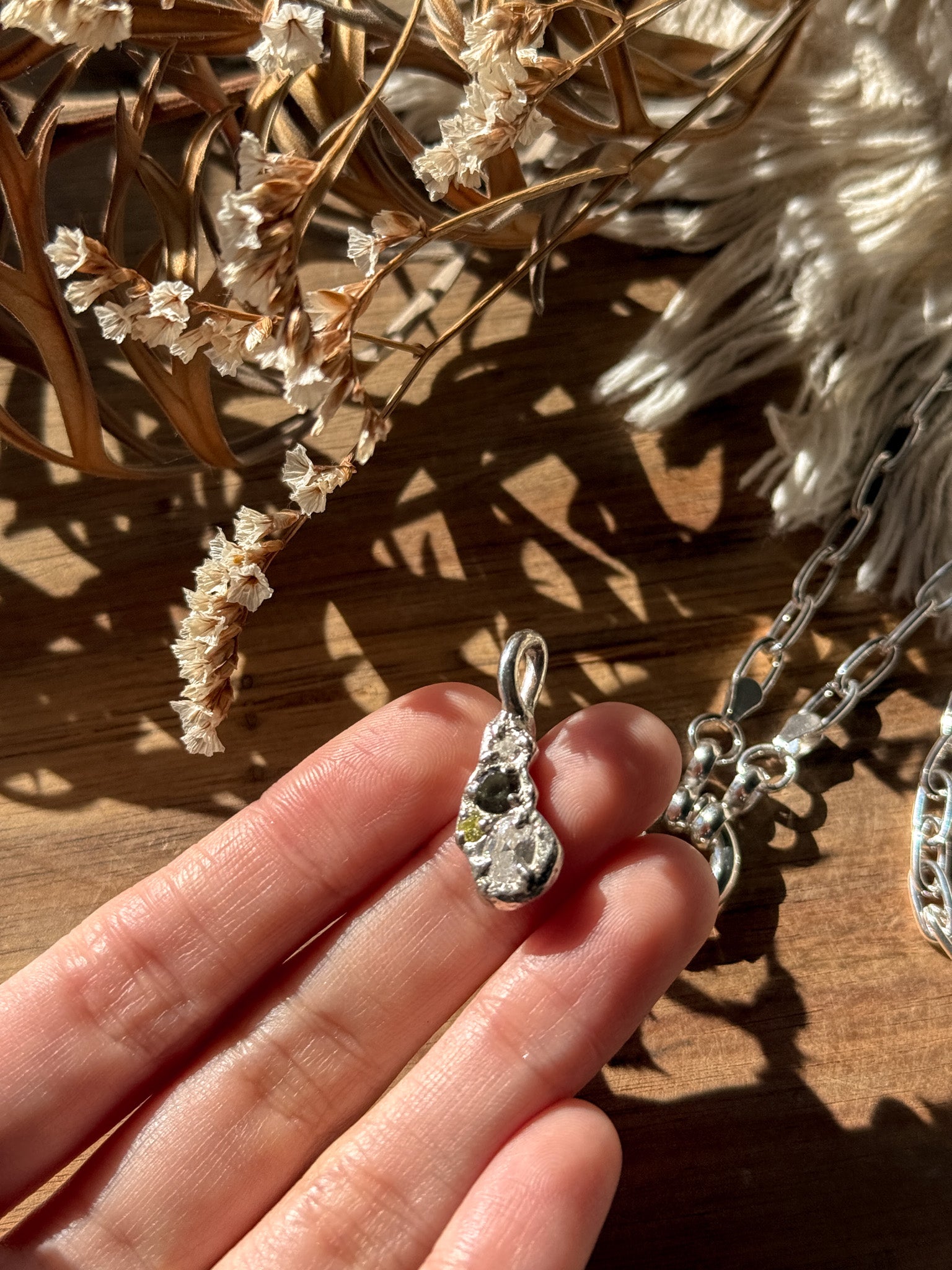 Mossgreen stone Pendant top with Chanky Chain Necklace B