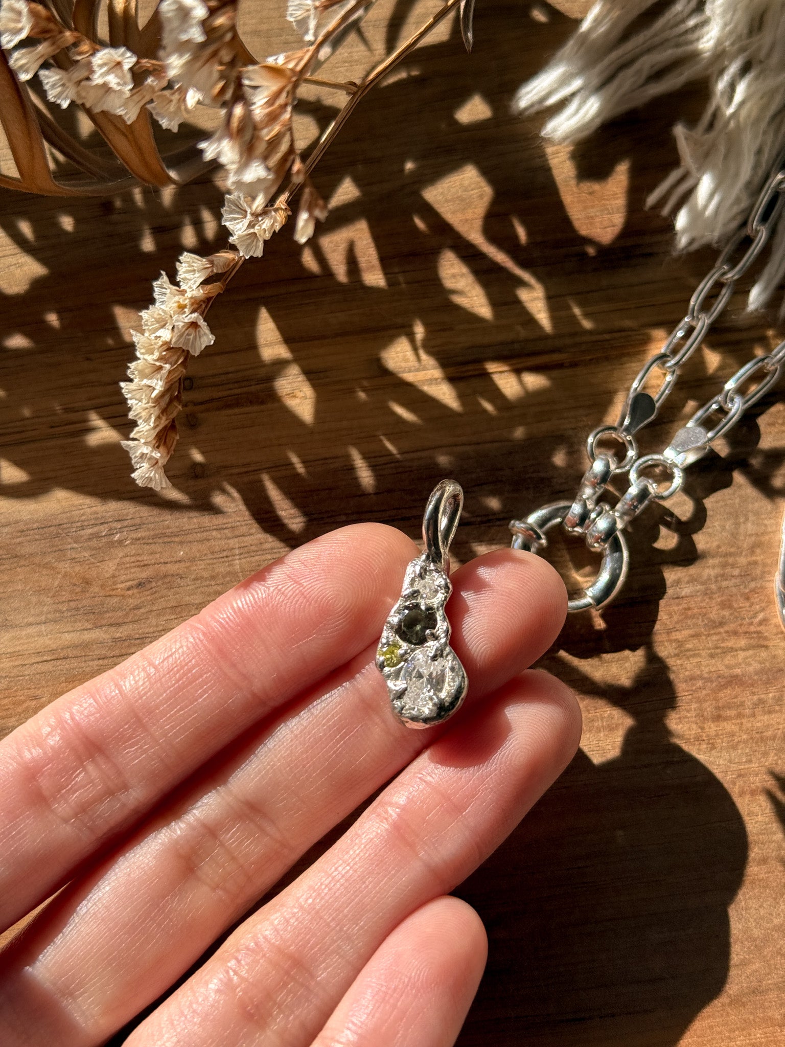 Mossgreen stone Pendant top with Chanky Chain Necklace B