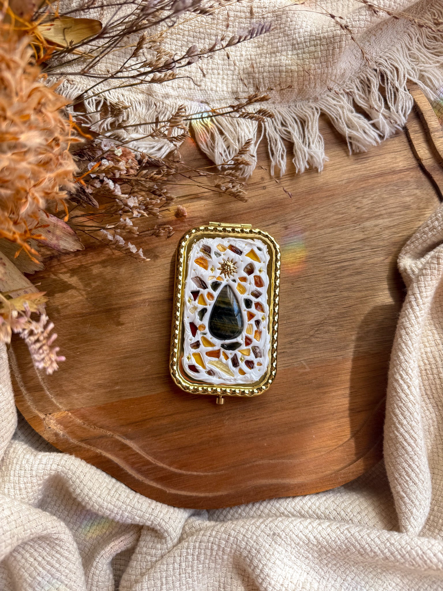 Upcycle glass mirror - Gold J - Mix Tiger Eye