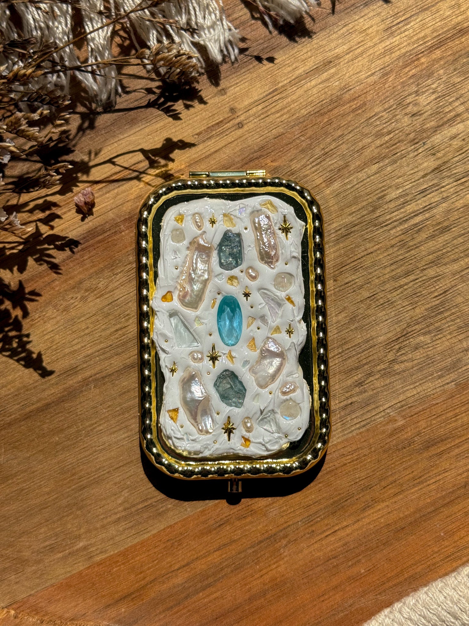 Upcycle glass mirror - Gold G - Moonstone