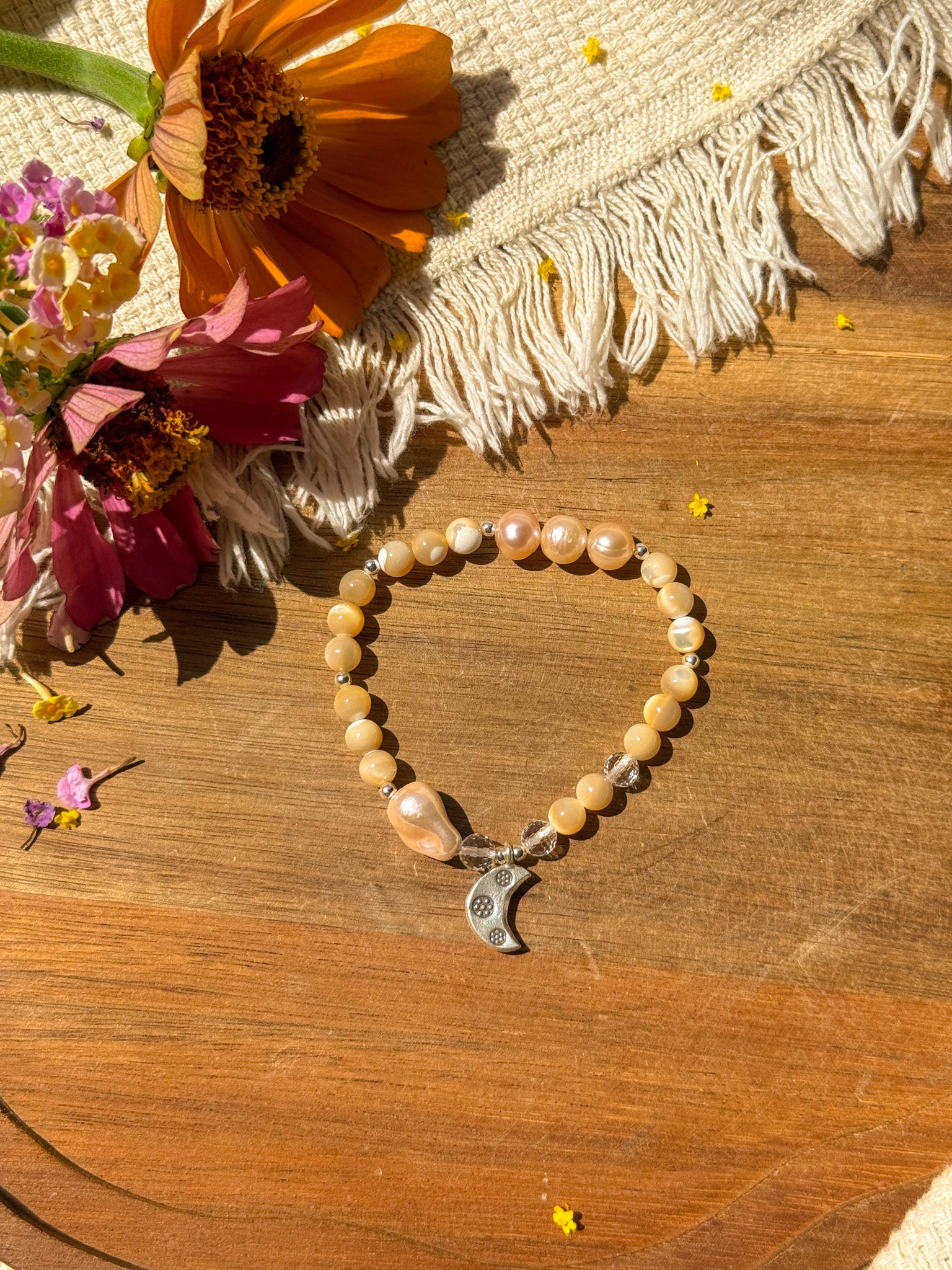 Shell, Pearl, Clear quartz and Karen Silver Bracelet