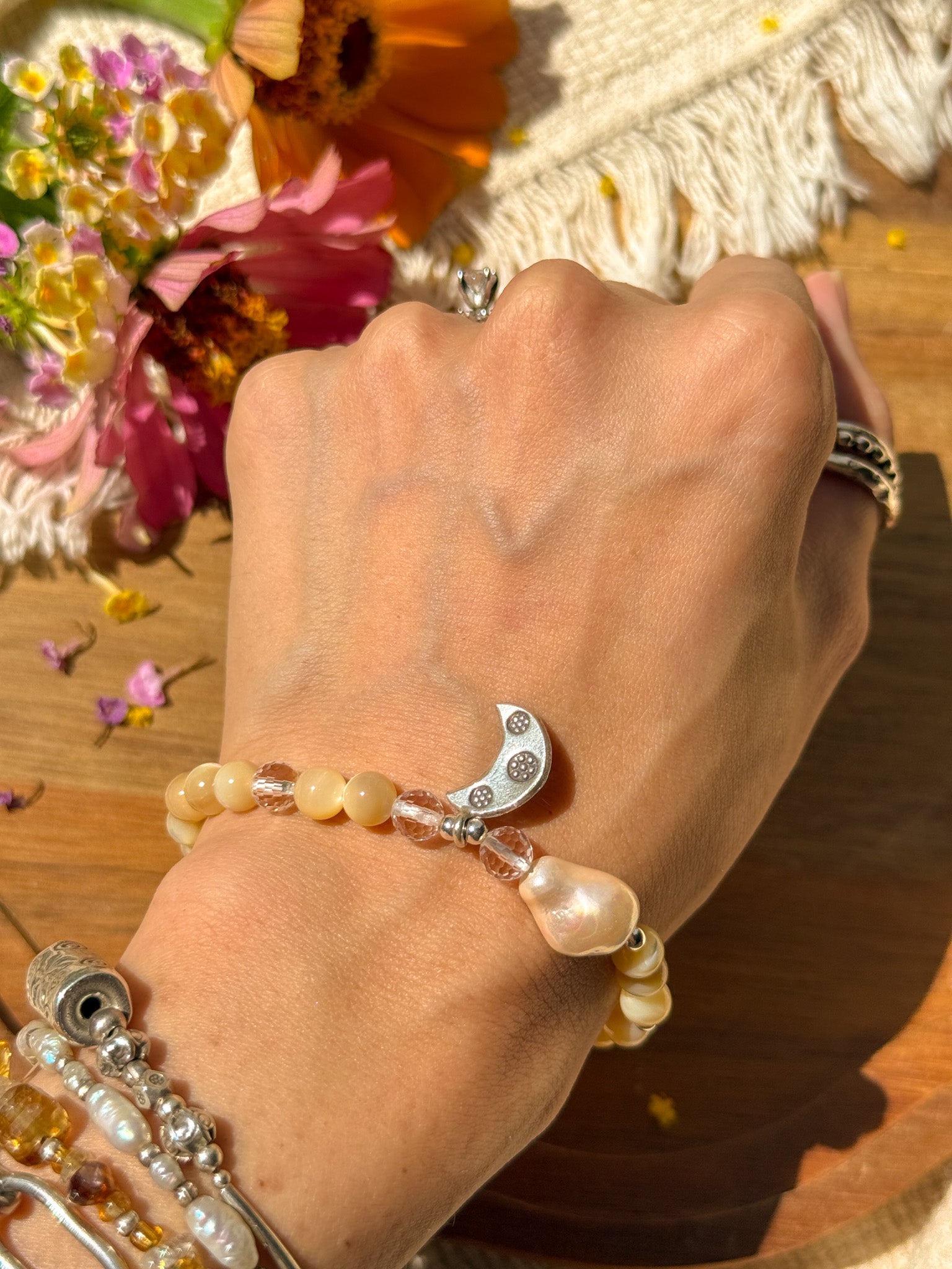 Shell, Pearl, Clear quartz and Karen Silver Bracelet