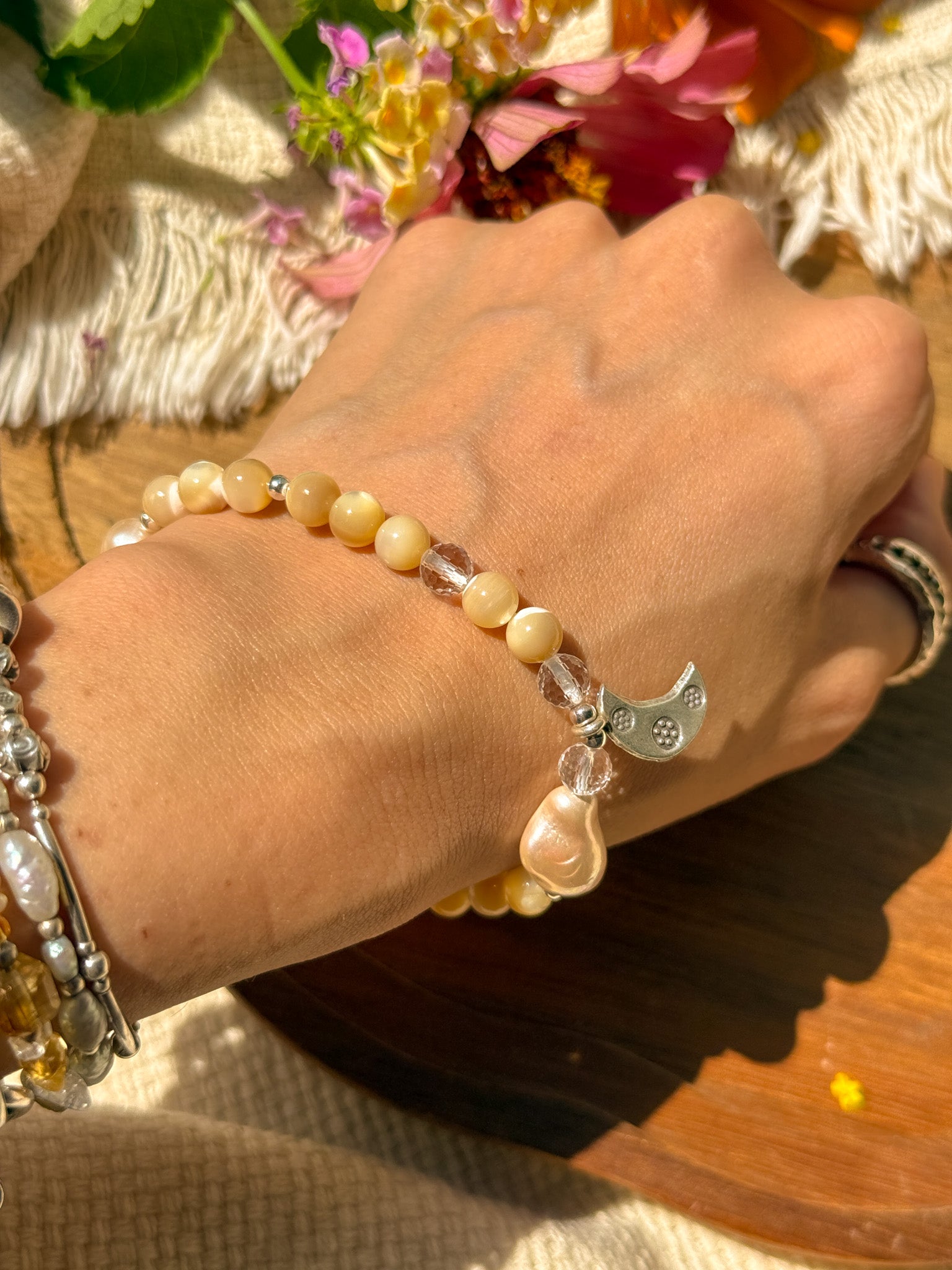 Shell, Pearl, Clear quartz and Karen Silver Bracelet