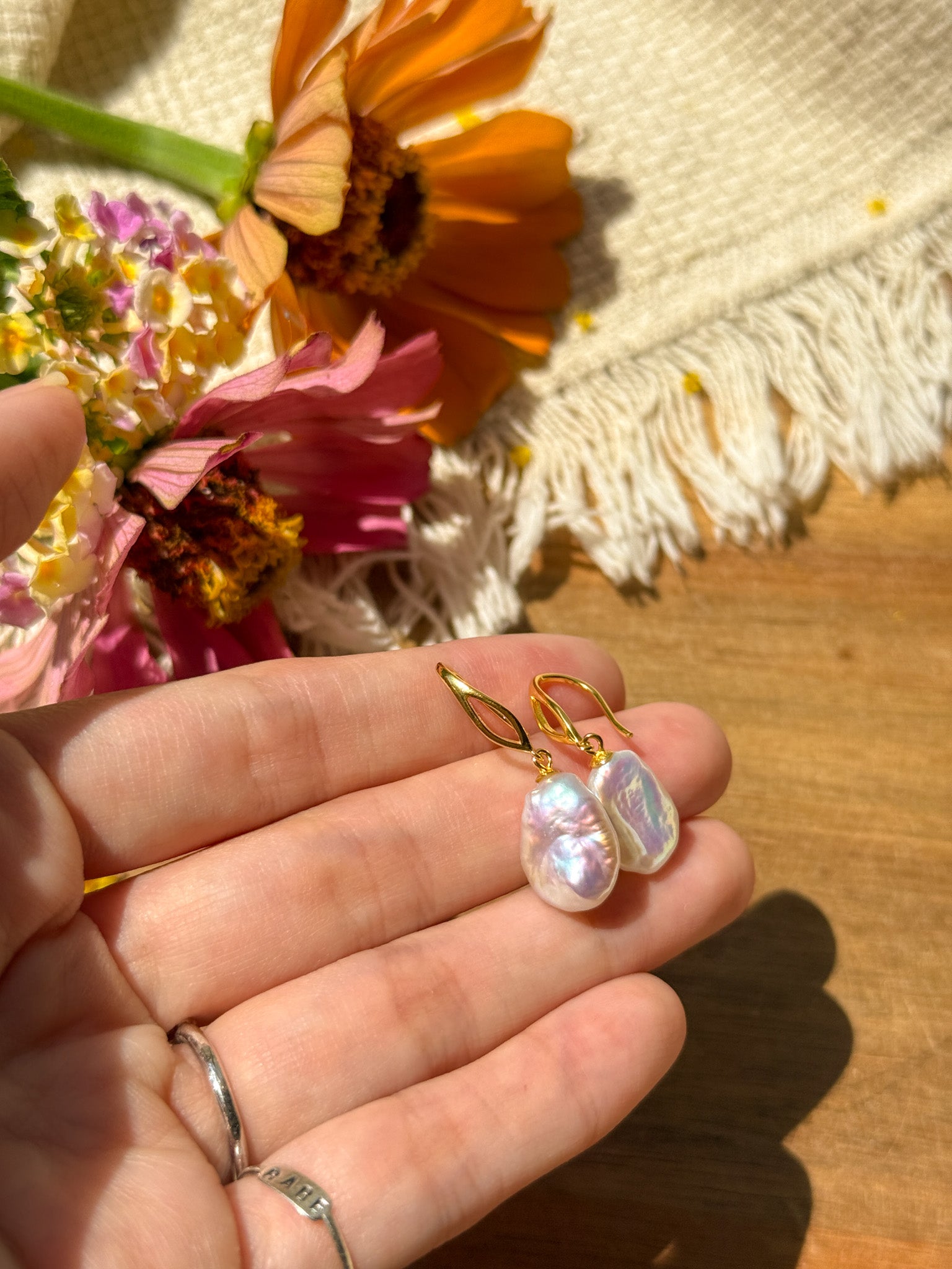 Pearl Earrings - gold ①