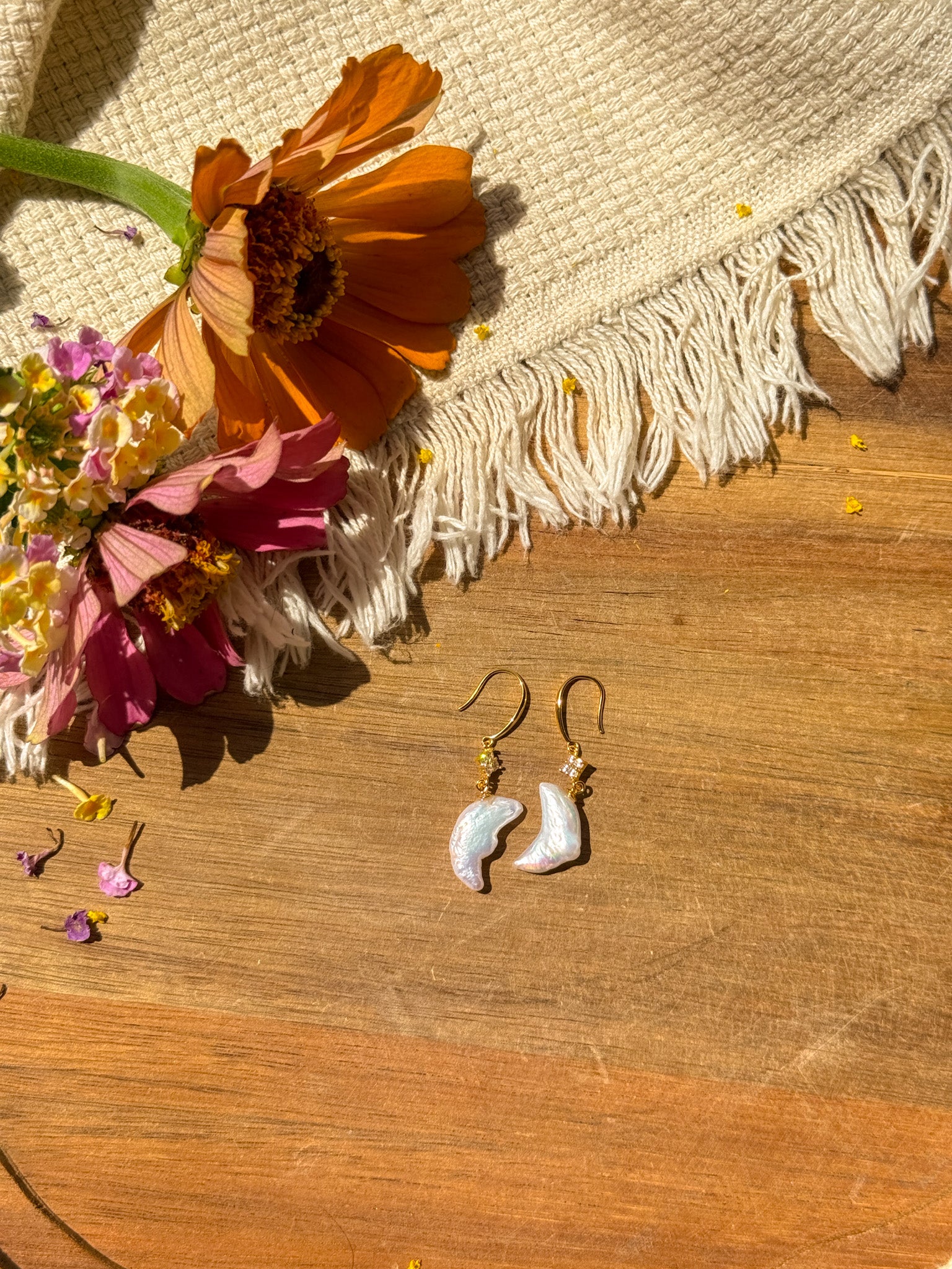 Moon Pearl Earrings - gold