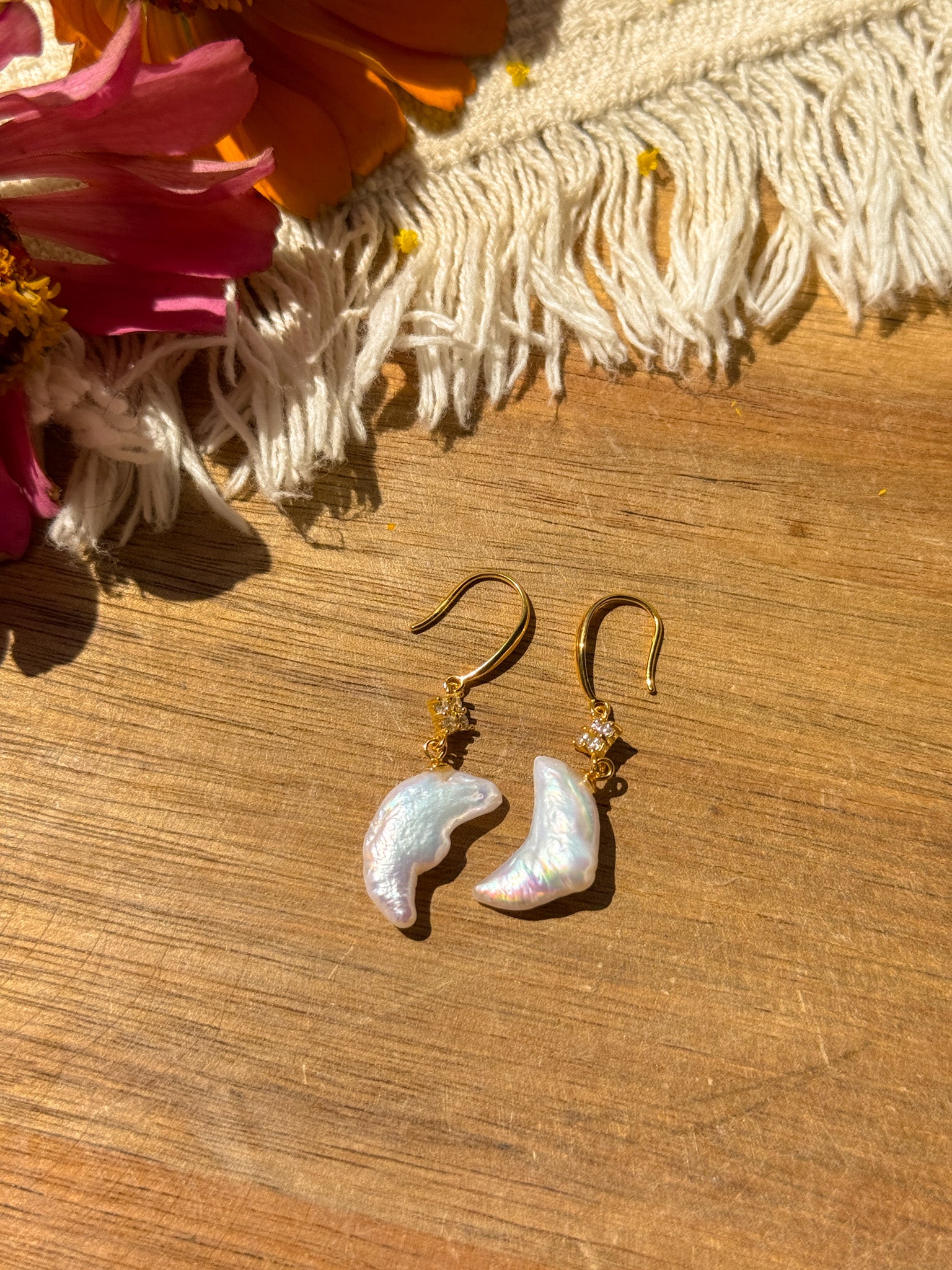 Moon Pearl Earrings - gold