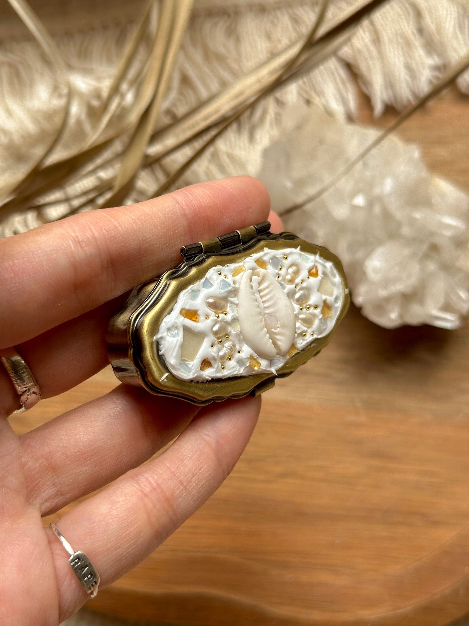 Upcycle Glass Pillcase - Antique gold G